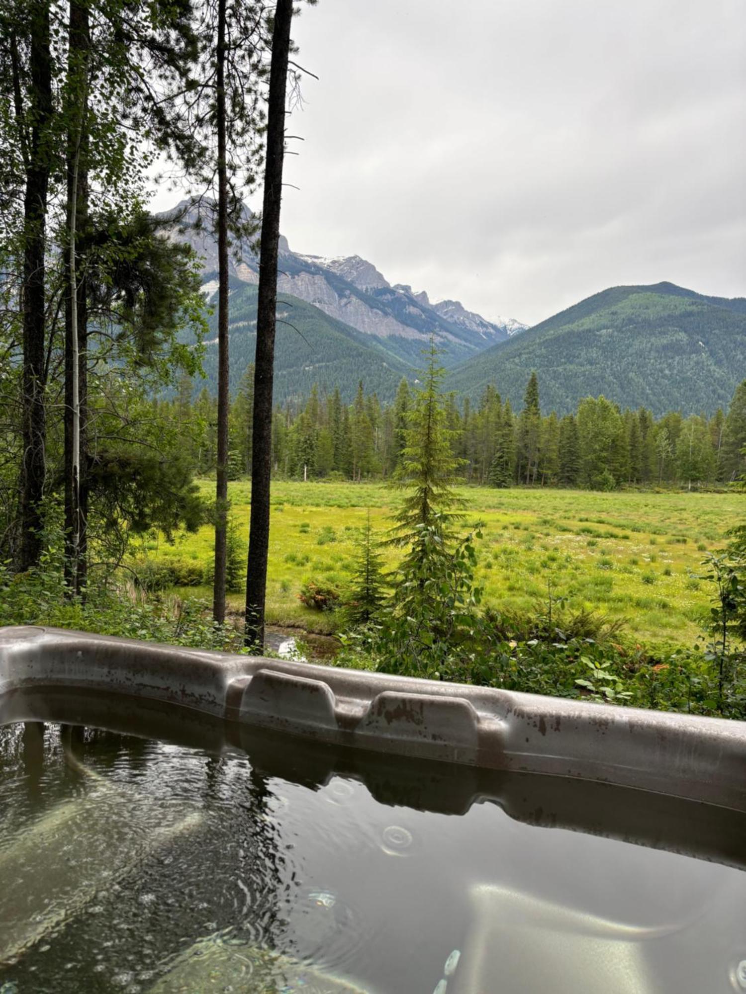 Rocky Mountain Cabins And Home ゴールデン エクステリア 写真
